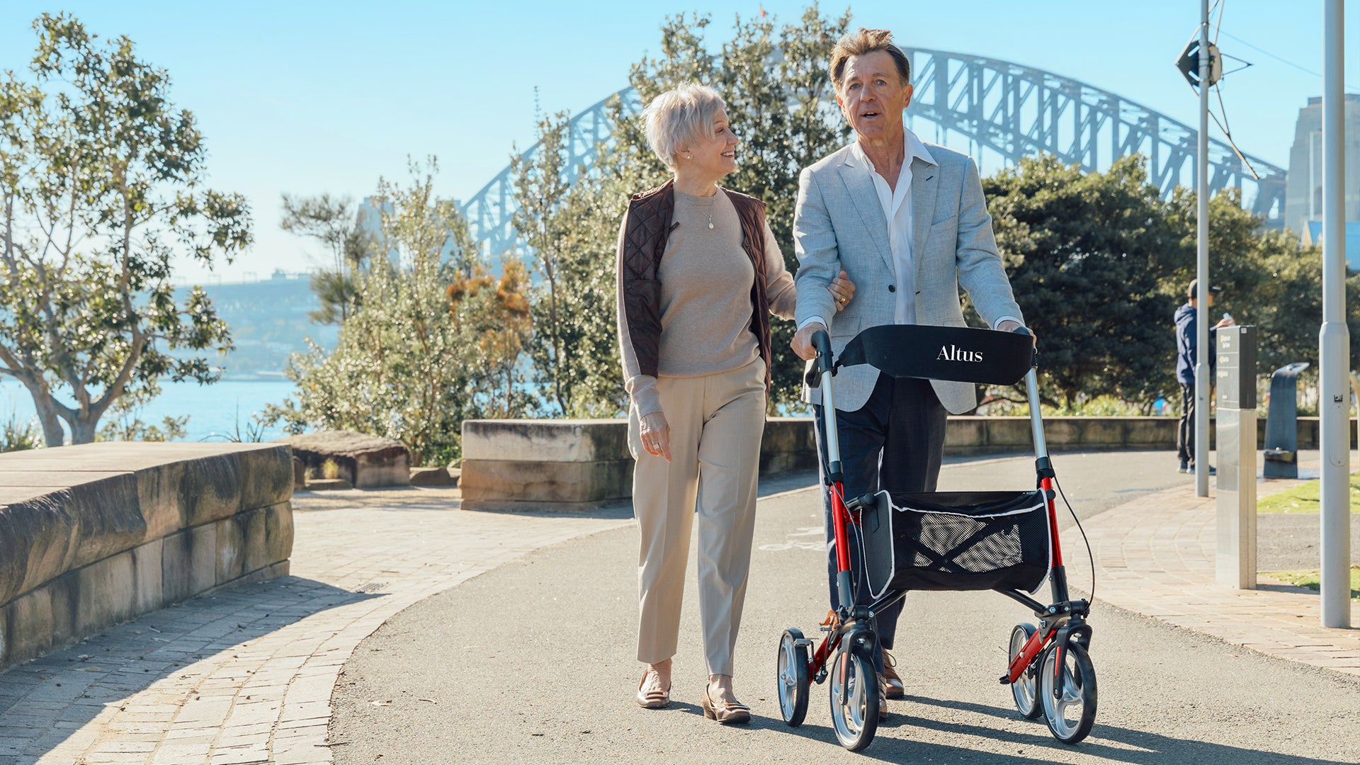 Altus_Euro_Style_Mobility_Rollator_Walking_Frame_with_Seat_black